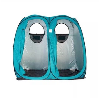 Carpa de dutxa emergent a l'aire lliure